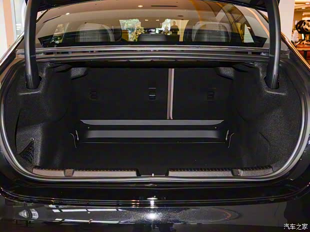 2026款奔驰EQE上市 售47.8万起 百公里加速4.9秒 中大型豪华轿车