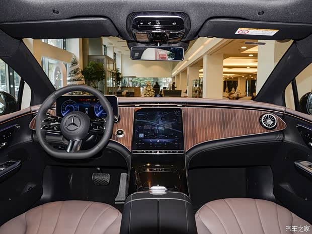 2026款奔驰EQE上市 售47.8万起 百公里加速4.9秒 中大型豪华轿车