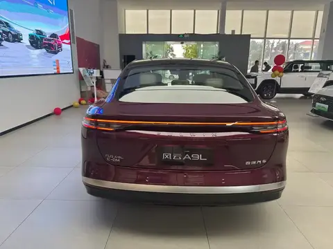 智能驾驶+豪华体验！17万买一台“国产豪华四驱C级车”值吗？